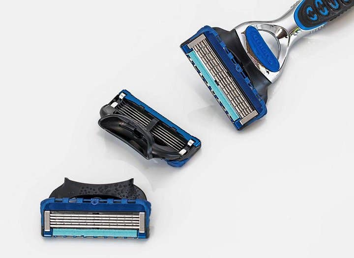 razors and blades representing the business model of the same name